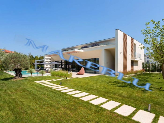 Casa con 6 locali in vendita in Via della Barbiera, Roma Imperiale, Forte dei Marmi