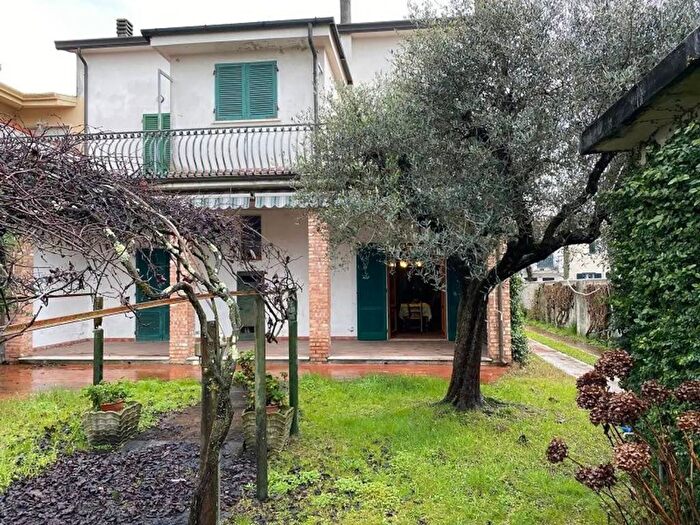 Casa con 6 locali in vendita in Torre del Lago, Viareggio