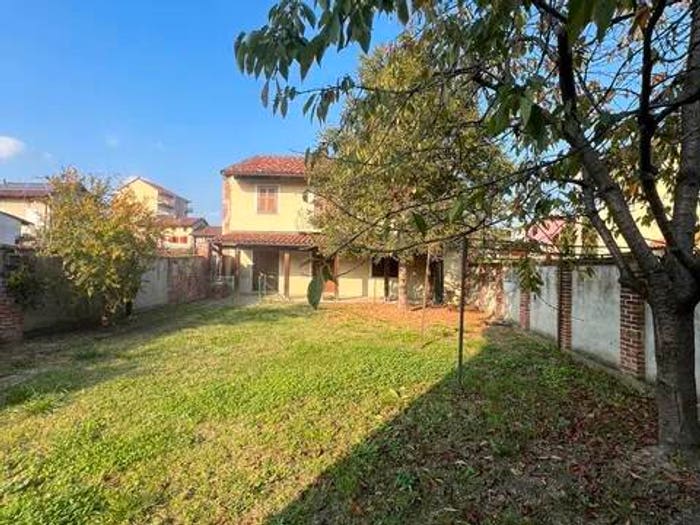 Casa con 6 locali in vendita in Via Valentino, Centro, Buttigliera d'Asti