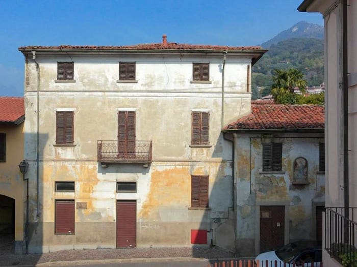 Casa con 6 locali in vendita in Via Camillo Benso di Cavour, Centro, Galbiate