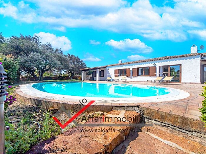 Casa con 6 locali in vendita in Via Milmeggiu, Portisco, Olbia