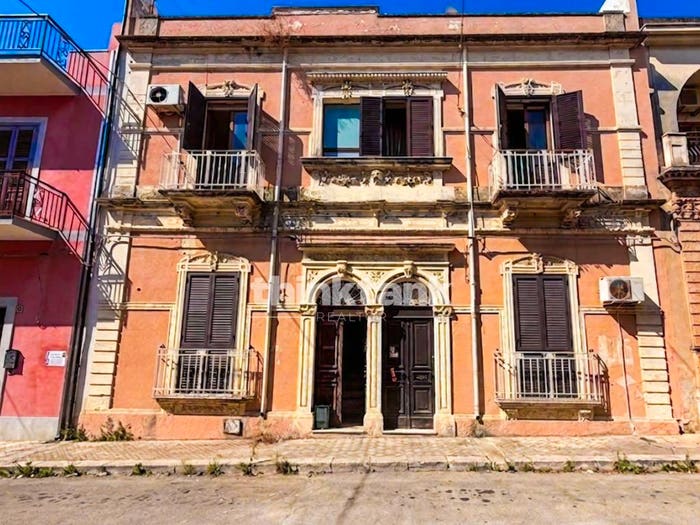 Appartamento con 6 locali in vendita in Corso Gaetano d'Agata, Centro, Avola