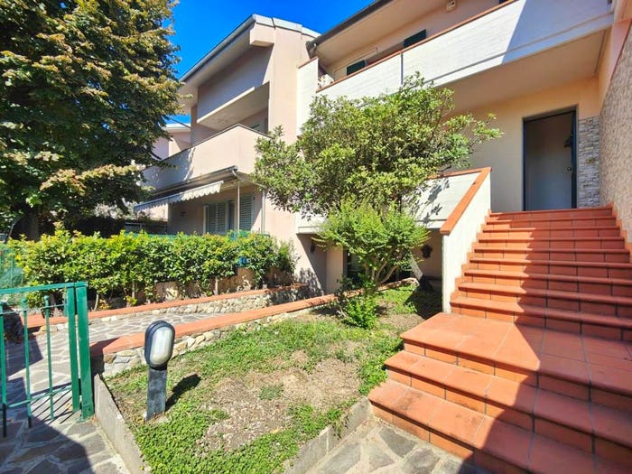 Casa con 6 locali in vendita in Via Italia, Centro, Poggio a Caiano