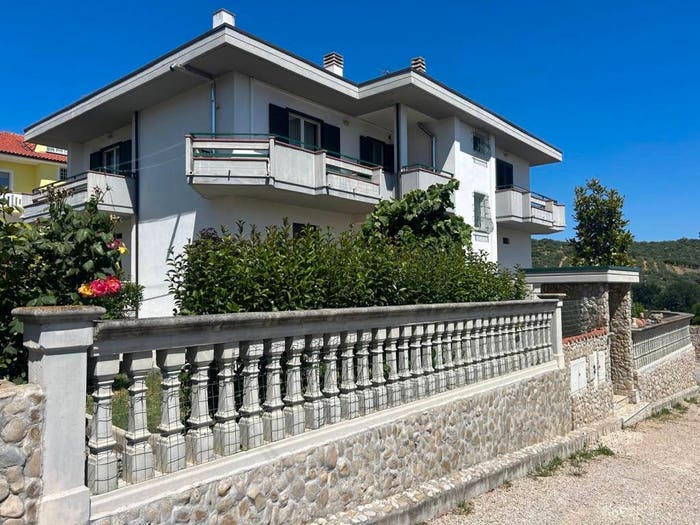 Casa con 6 locali in vendita in Viale dei Pini, Centro, Collecorvino
