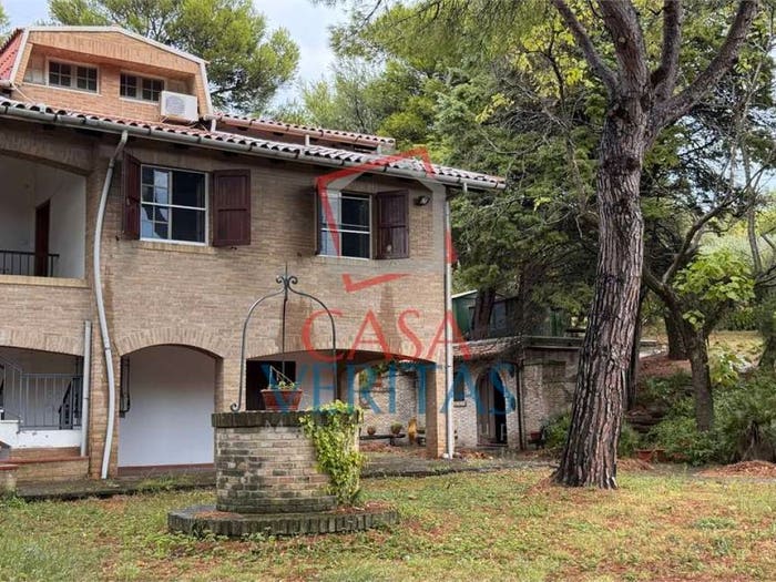 Casa con 6 locali in vendita in Falconara Marittima
