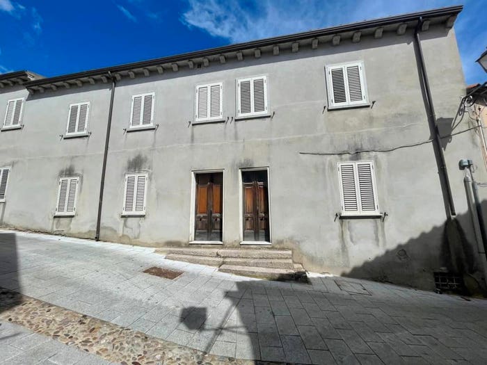 Casa con 6 locali in vendita in Via Camillo Benso di Cavour, Luras