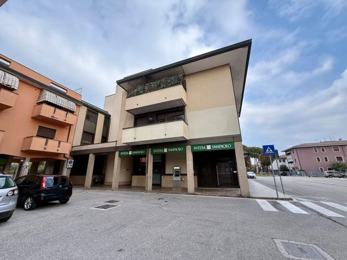 Appartamento con 5 locali in vendita in Piazza Aldo Moro, Centro, Casale di Scodosia