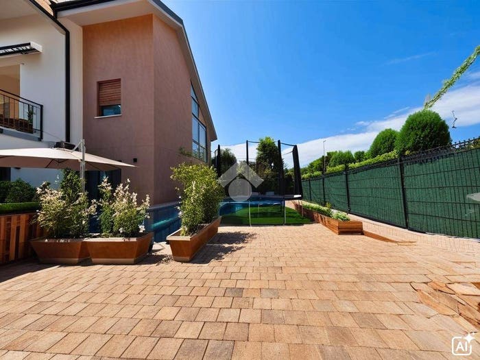 Appartamento quadrilocale in vendita in Via Roma, Centro, La Loggia