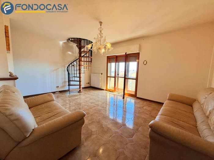 Appartamento con 5 locali in vendita in Via Alessandro Manzoni, Acquaviva Picena