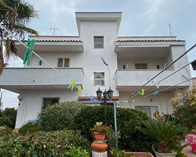 Casa con 7 locali in vendita in Ginosa