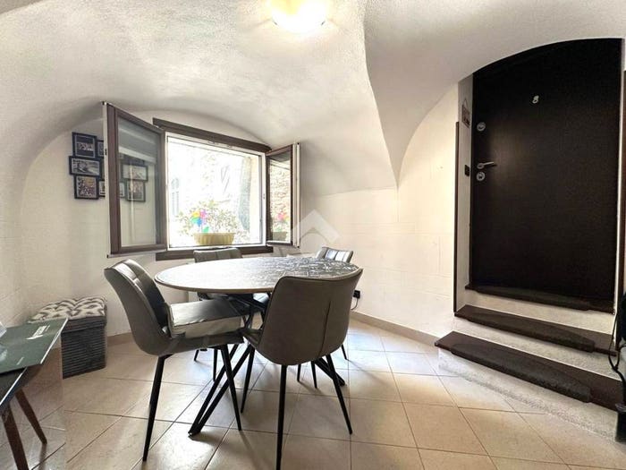 Appartamento trilocale in vendita in Vicolo Cantone, Dolceacqua