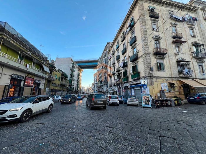 Appartamento trilocale in vendita in Via Nicola Nicolini, San Carlo All'Arena, Napoli