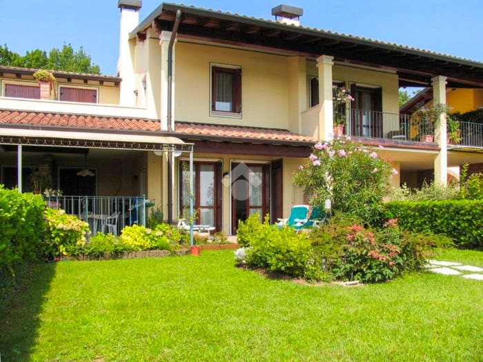 Appartamento trilocale in vendita in Via Taccone Ri Fiochel, Centro, Padenghe sul Garda