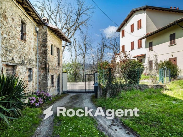 Appartamento quadrilocale in vendita in Frazione Camolino, Montesegale