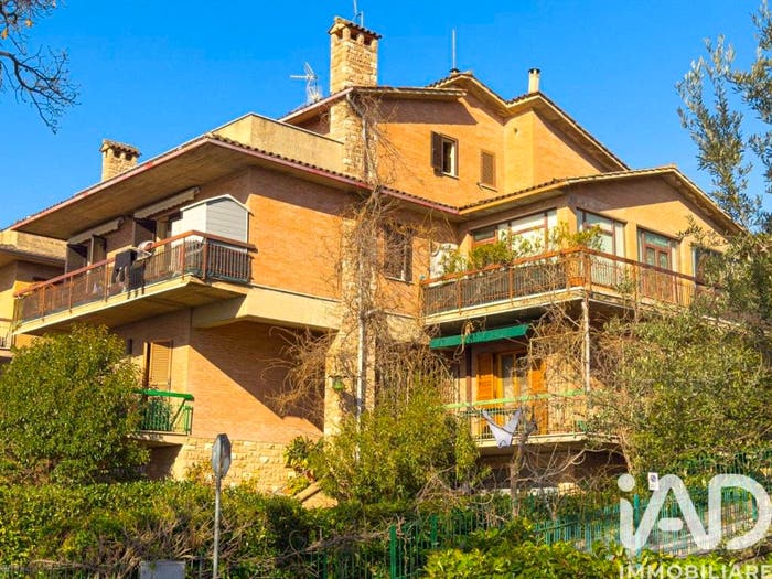 Casa con 6 locali in vendita in Via san benedetto, Zona Nuova, Assisi