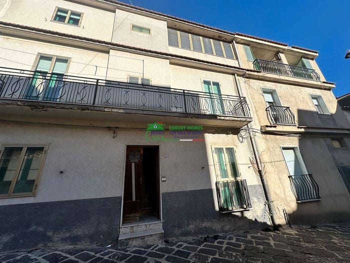 Casa con 6 locali in vendita in VIA GIOVANNI BOVIO, Giarratana