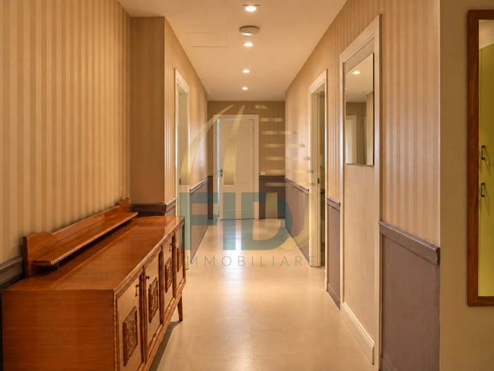 Appartamento con 6 locali in vendita in Via Camillo Benso di Cavour, San Marco SS Annunziata, Firenze