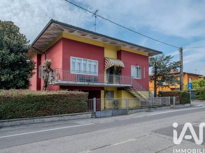 Casa con 6 locali in vendita in Via Raffaello Sanzio, Centro, Castel Goffredo
