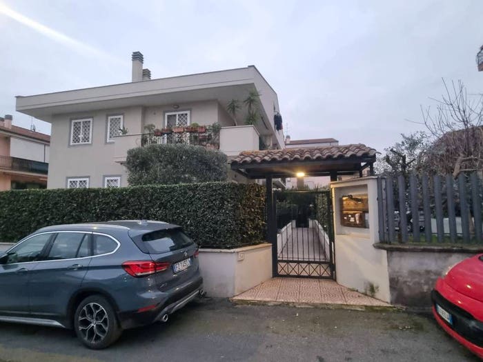 Casa bilocale in vendita in Via Canicattì, Finocchio, Roma