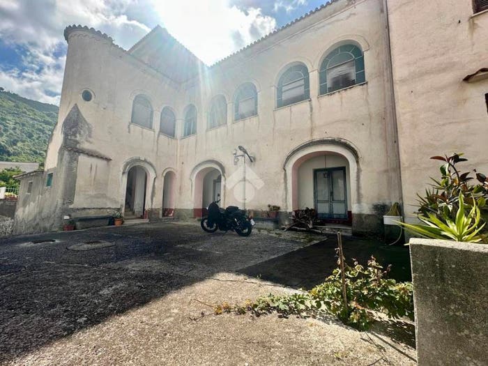 Casa con 6 locali in vendita in Via F R Giordano, Corbara