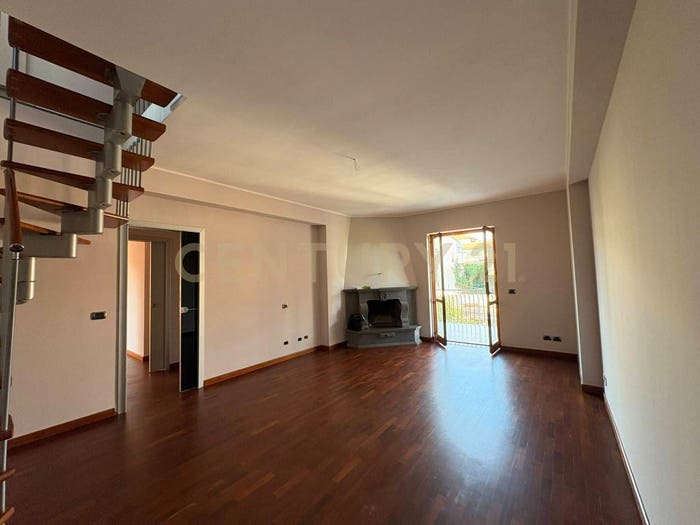 Appartamento con 6 locali in vendita in Via Finocchiari, Centro, Aci Catena