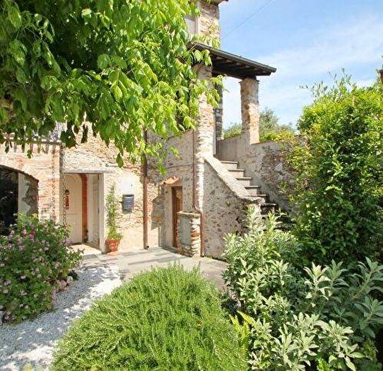 Casa quadrilocale in vendita in Via Mencchini, Ripa Pozzi Querceta Ponterosso, Seravezza