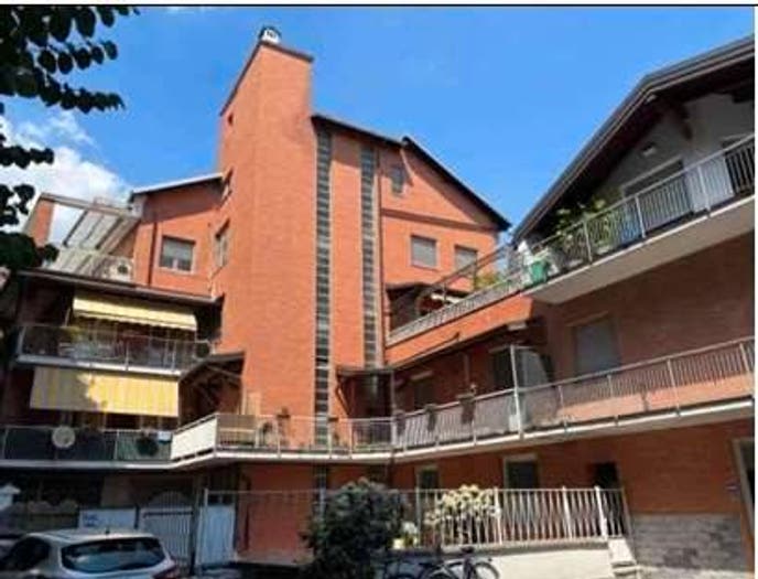 Appartamento trilocale in vendita in Via S Carlo, Centro, Garbagnate Milanese