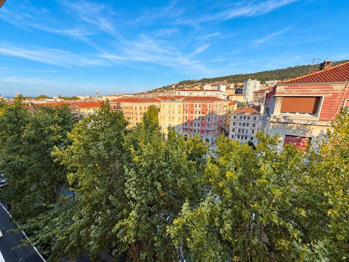 Appartamento con 5 locali in vendita in Piazza dei Volontari Giuliani, Cologna Università, Trieste