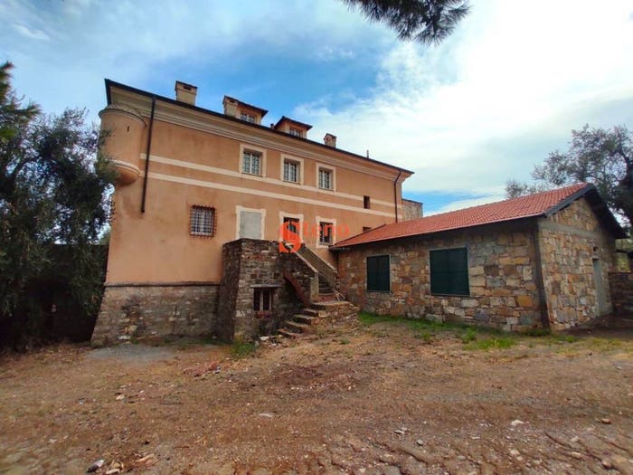 Casa con 6 locali in vendita in Porto Maurizio, Imperia