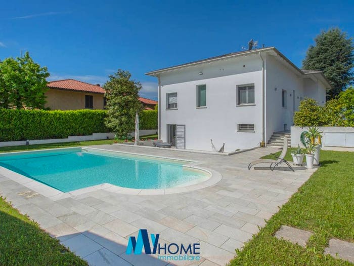Casa con 6 locali in vendita in Via Alcide De Gasperi, Campofiorenzocalifornia, Casatenovo
