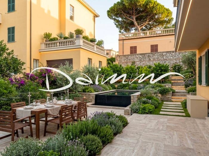 Appartamento con 6 locali in vendita in Via Luigi Mercantini, Albaro, Genova