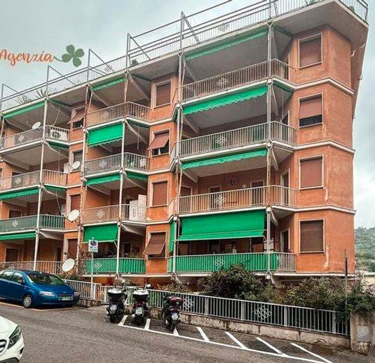 Appartamento quadrilocale in vendita in Via Privata Giuseppe Pastine, Centro, Santa Margherita Ligure