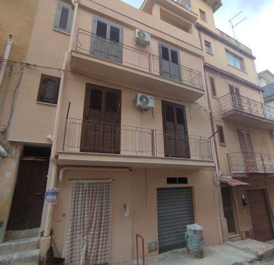 Casa in vendita in Via Boccacio, Montelepre