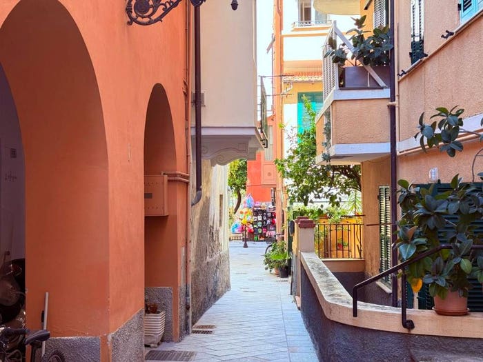 Appartamento trilocale in vendita in Via Giuseppe Garibaldi, Passeggiata Cadorna Porto, Alassio