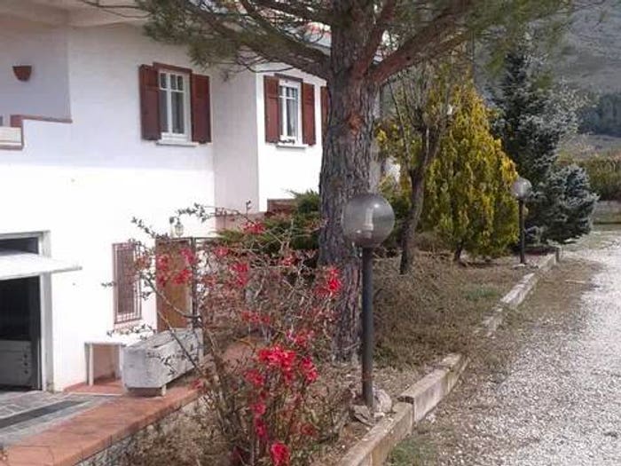 Casa con 6 locali in vendita in Strada Provinciale Per Massa, Albe, Massa d'Albe