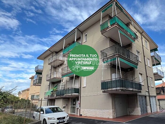 Appartamento trilocale in vendita in Via Cesare Battisti, Centro, Loano