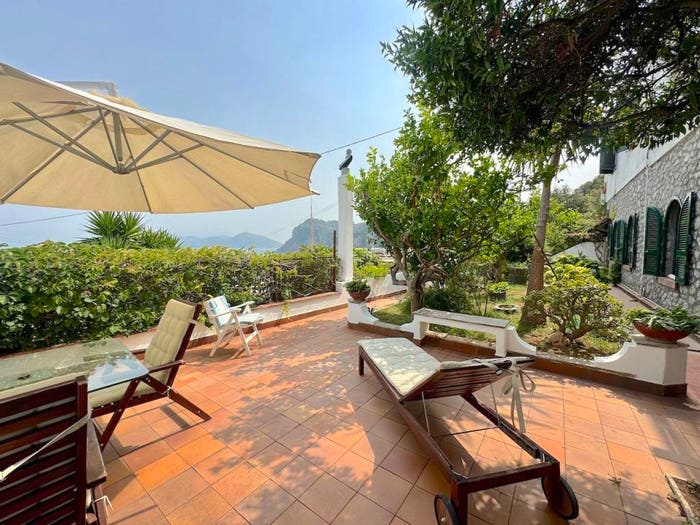 Appartamento quadrilocale in vendita in Strada Fenicia, Capri