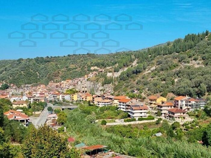 Appartamento con 6 locali in vendita in Via cordiano, Galatro
