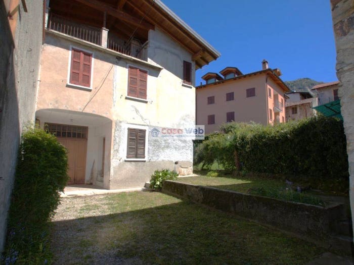 Casa con 6 locali in vendita in Centro, Porto Valtravaglia