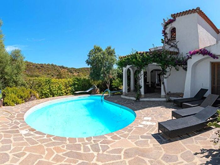 Casa con 7 locali in vendita in Via San Lorenzo, Budoni