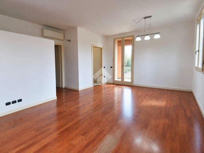 Appartamento trilocale in vendita in Via Trento, Area Lavanderie Redecesio, Segrate