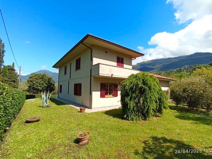 Casa con 6 locali in vendita in Camaiore Paese, Camaiore