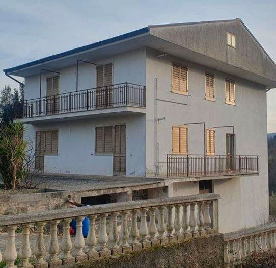 Casa con 6 locali in vendita in Via Carpinete, Montaquila