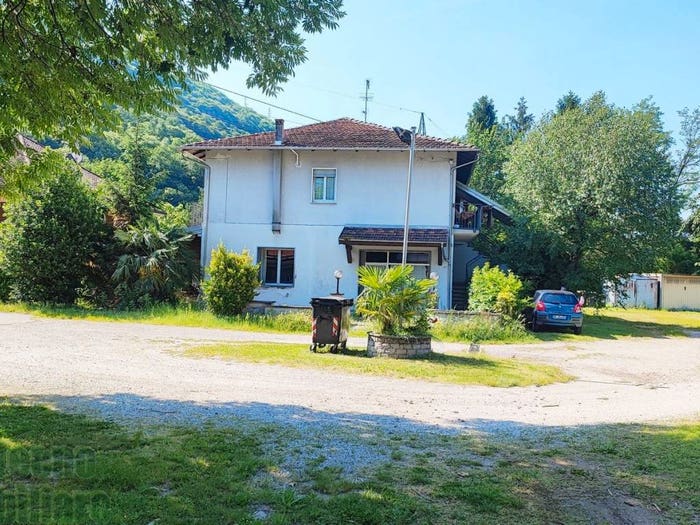 Appartamento con 6 locali in vendita in Via Verta, Centro, Omegna