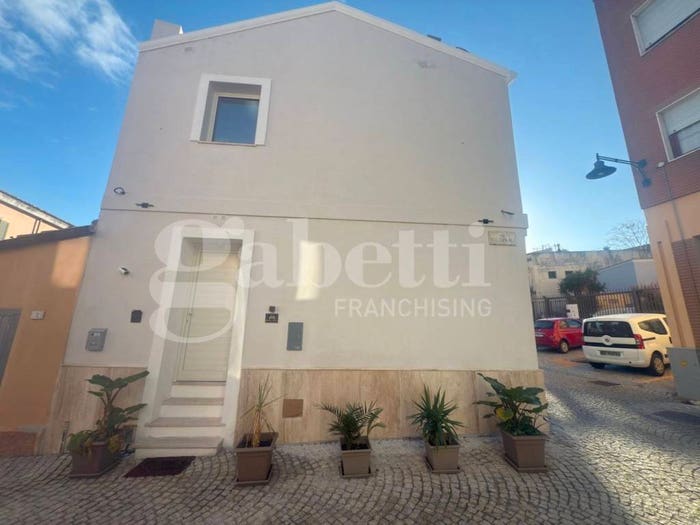 Casa quadrilocale in vendita in via delle terme, Centro Storico, Olbia