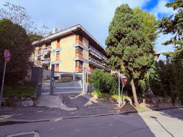 Appartamento con 6 locali in vendita in Viale Francesco Gambaro, Albaro, Genova