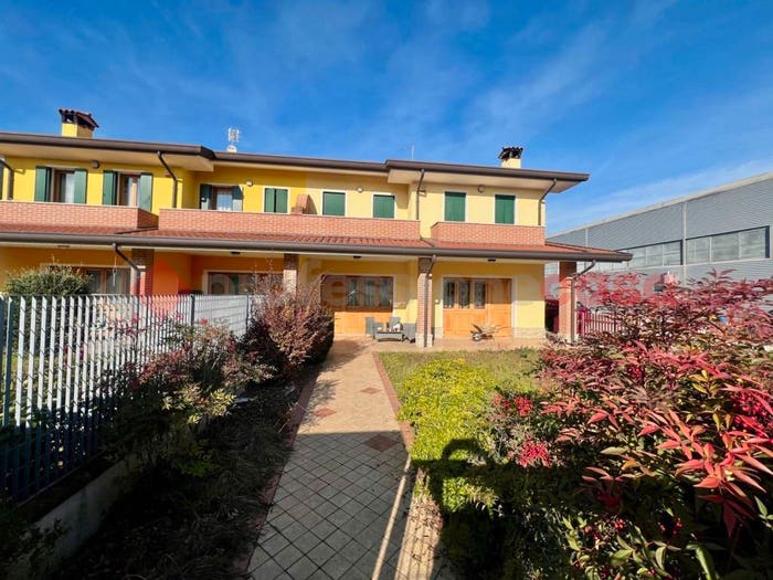 Casa con 5 locali in vendita in VIA DELL'ARTIGIANATO SNC, Pernumia