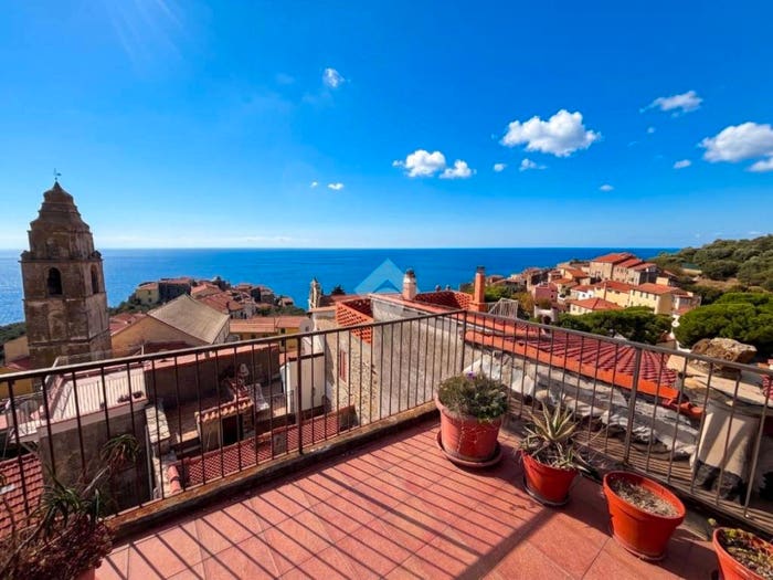 Casa con 5 locali in vendita in Via cairoli, Centro, Cipressa
