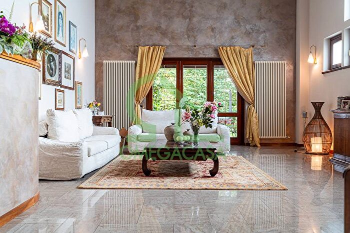 Casa con 6 locali in vendita in Via Pablo Picasso, Centro, Casalpusterlengo
