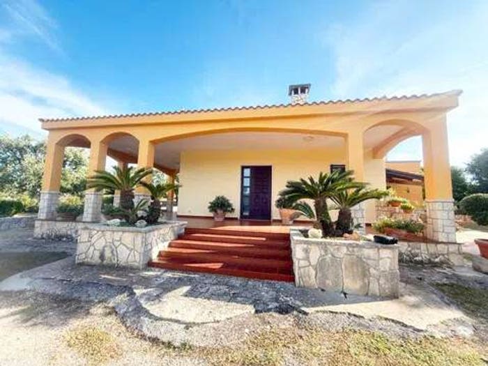 Casa quadrilocale in vendita in Via Delle Poste No Number, Pezze di Greco Pozzo Faceto Montalbano, Fasano